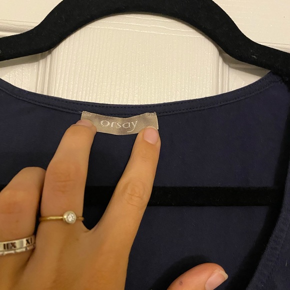 Several tops - Picture 2 of 8